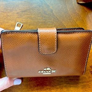 EUC Coach Medium Leather  Wallet